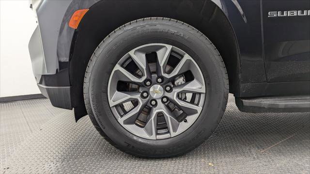 Used 2021 Chevrolet Suburban LT w/ LT Signature Package image 29
