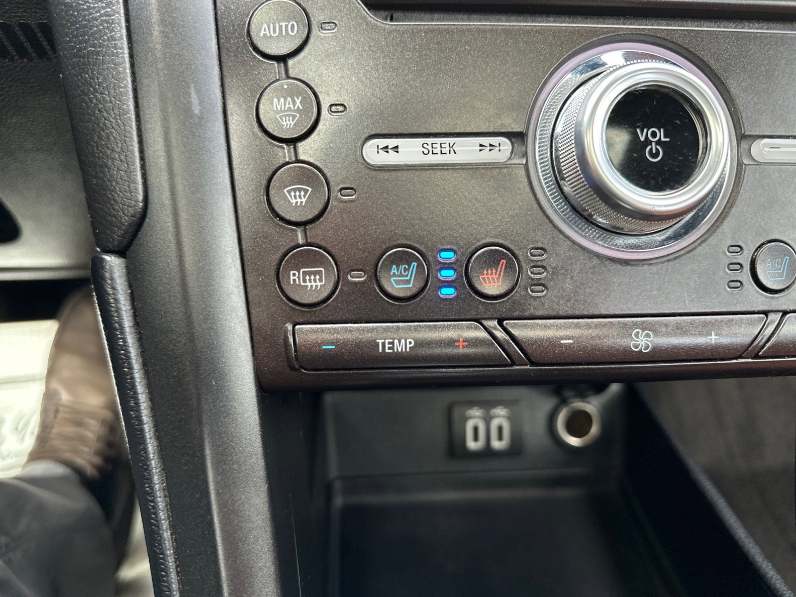 Used 2019 Ford Fusion Titanium FWD image 25