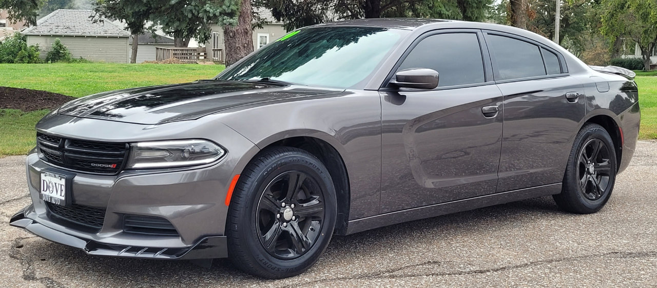 Used 2020 Dodge Charger SXT image 2