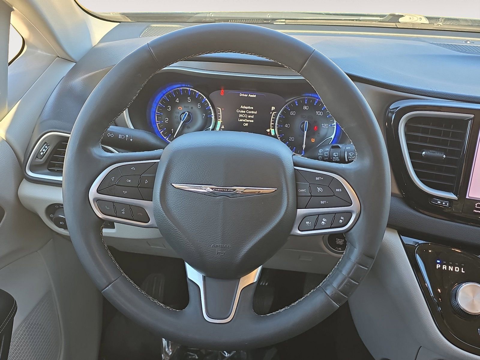 Used 2022 Chrysler Pacifica Touring-L image 11