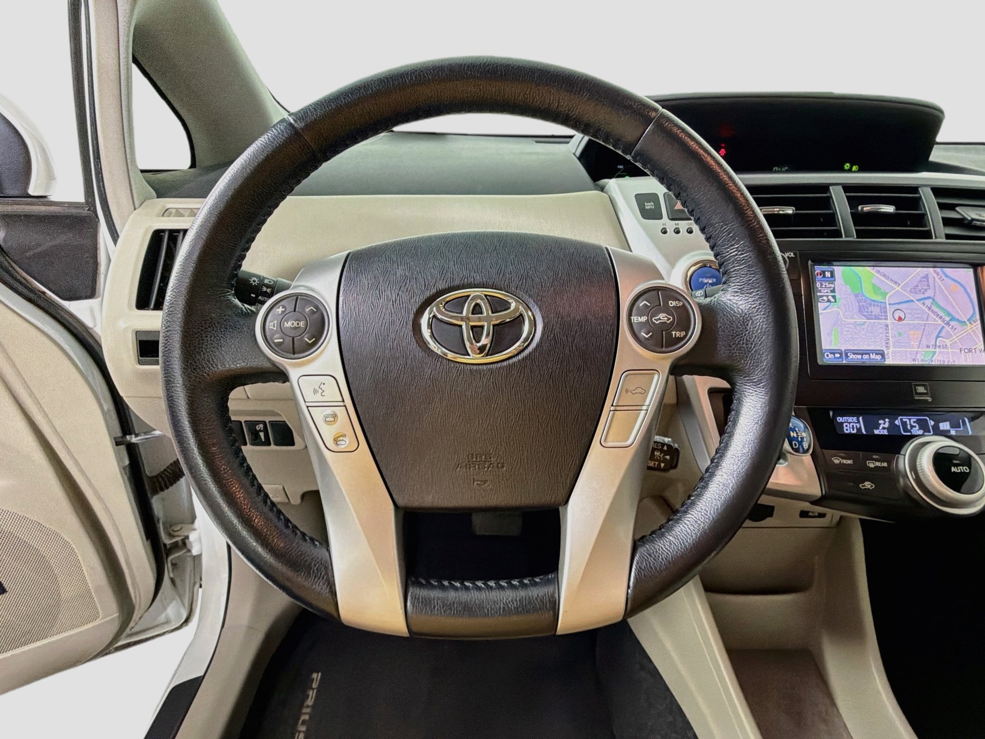 Used 2014 Toyota Prius V Five FWD image 11