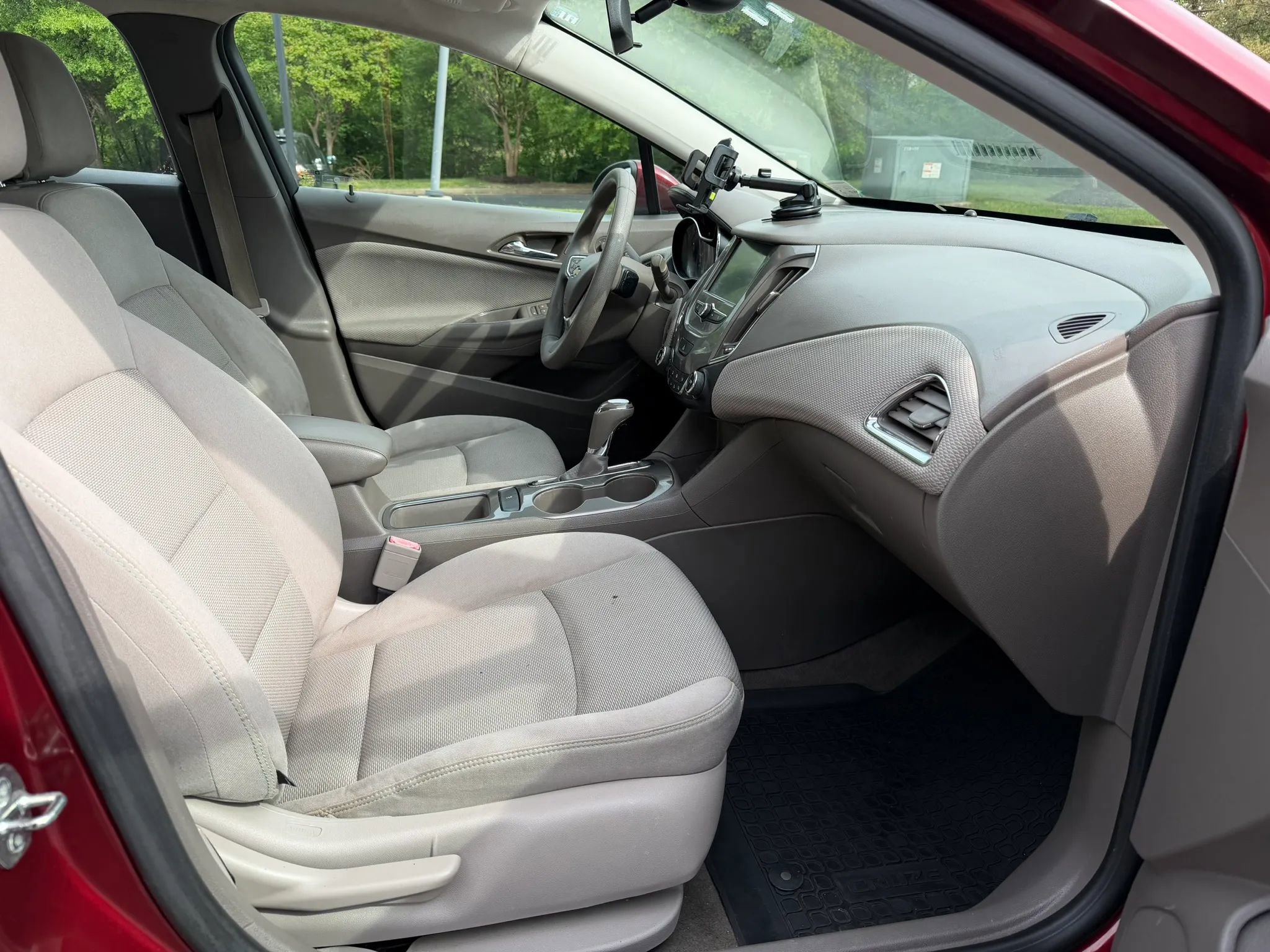 Used 2016 Chevrolet Cruze LT w/ Convenience Package FWD image 4