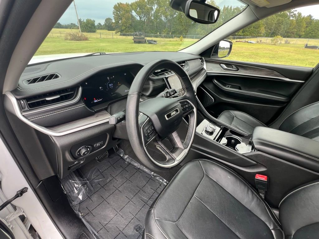 Used 2022 Jeep Grand Cherokee Limited image 13