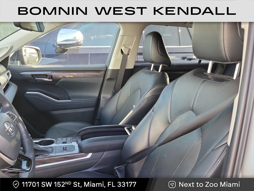 Used 2023 Toyota Highlander Limited image 9