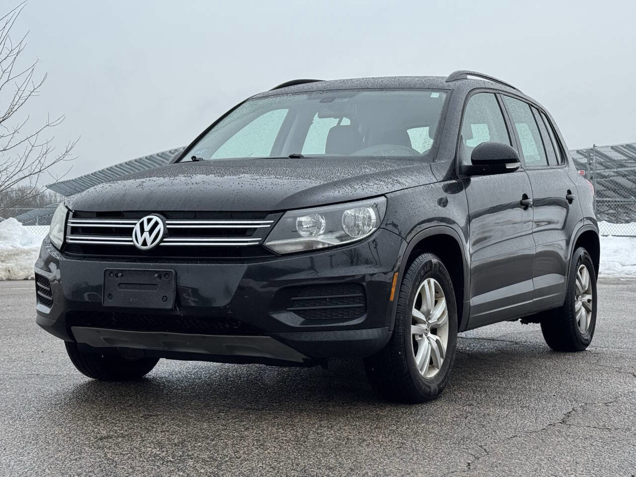 Used 2017 Volkswagen Tiguan S image 1