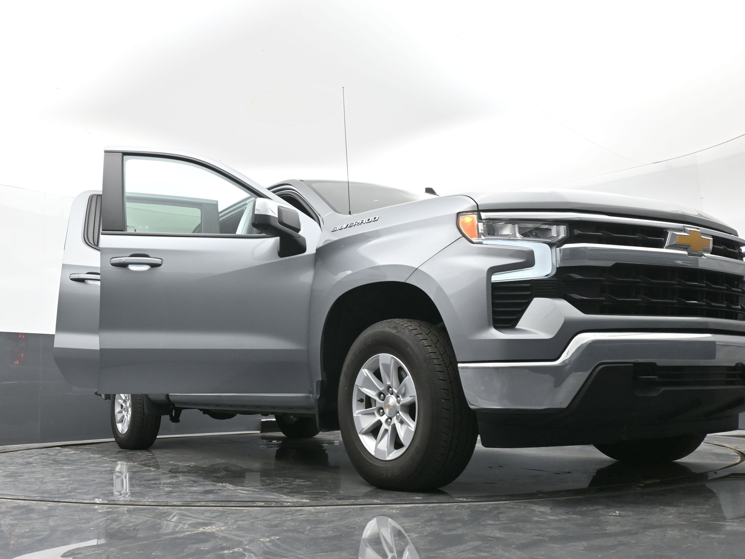 Used 2025 Chevrolet Silverado 1500 LT image 49