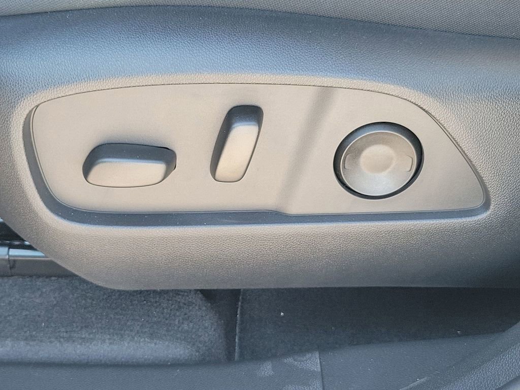 Used 2025 Chevrolet Equinox RS w/ Safety and Technology Package image 23