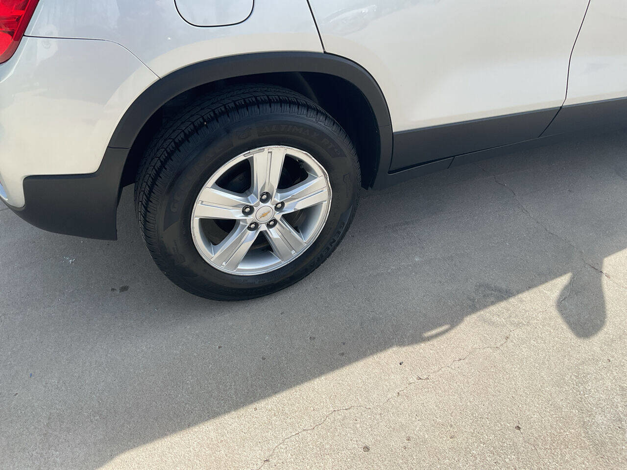 Used 2021 Chevrolet Trax LS w/ Tint and Cruise Package image 10