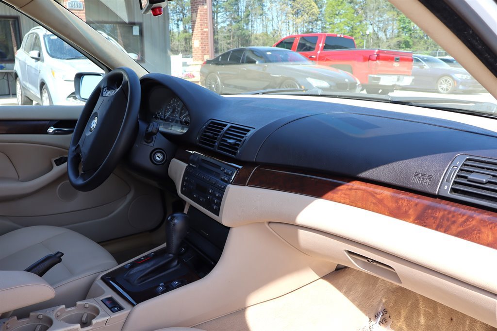 Used 2004 BMW 325i Sedan image 18