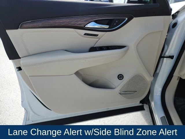 Used 2022 Buick Envision Avenir w/ Technology Package II image 29