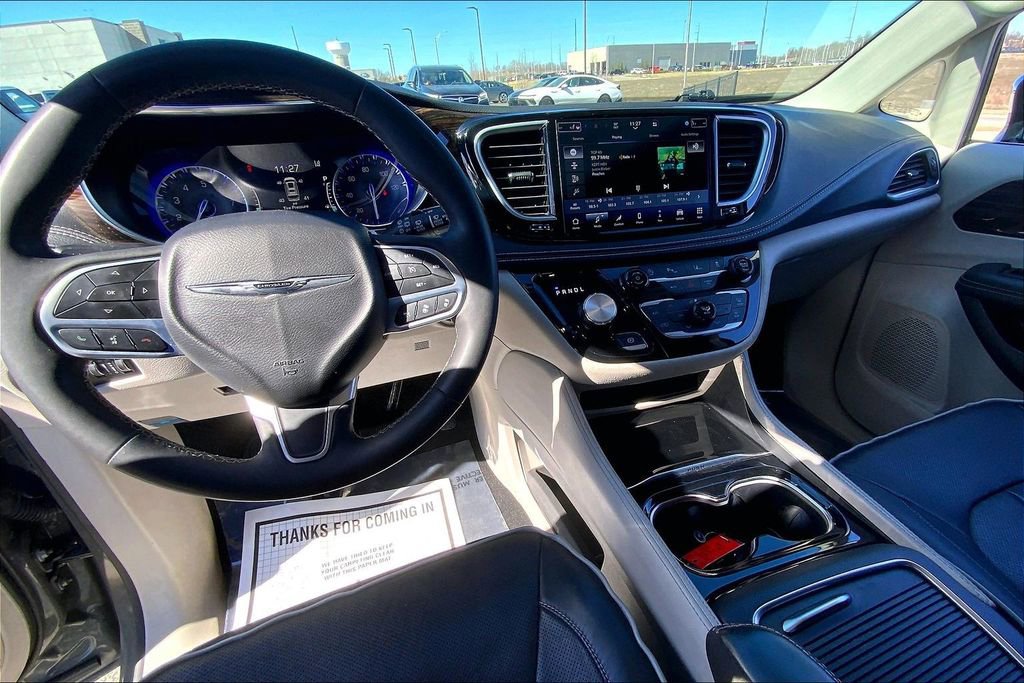 Used 2023 Chrysler Pacifica Limited image 10