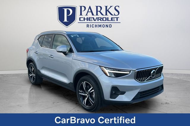 Used 2023 Volvo XC40 B5 Plus image 1