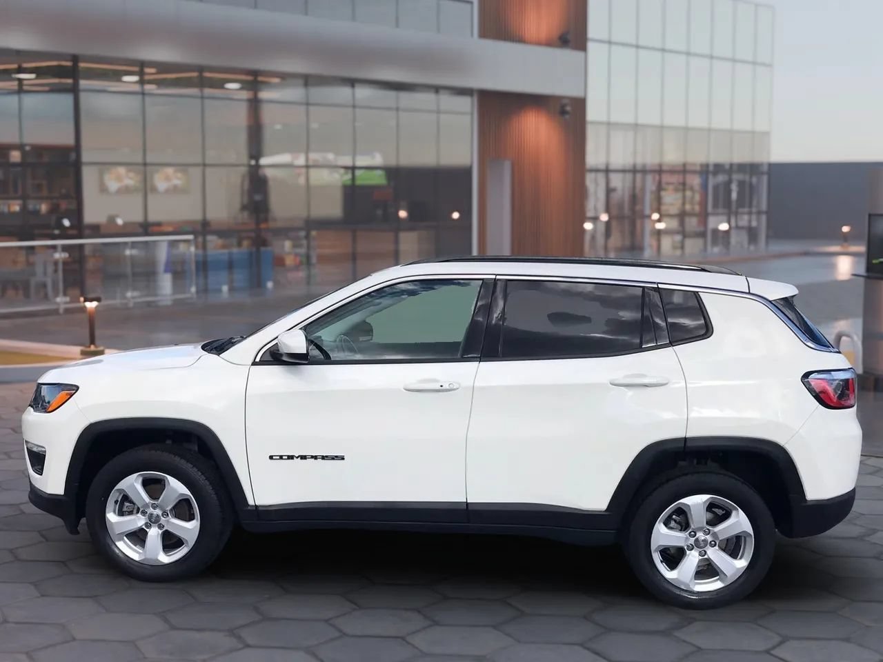 Used 2019 Jeep Compass Latitude w/ Popular Equipment Group AWD/4WD image 5