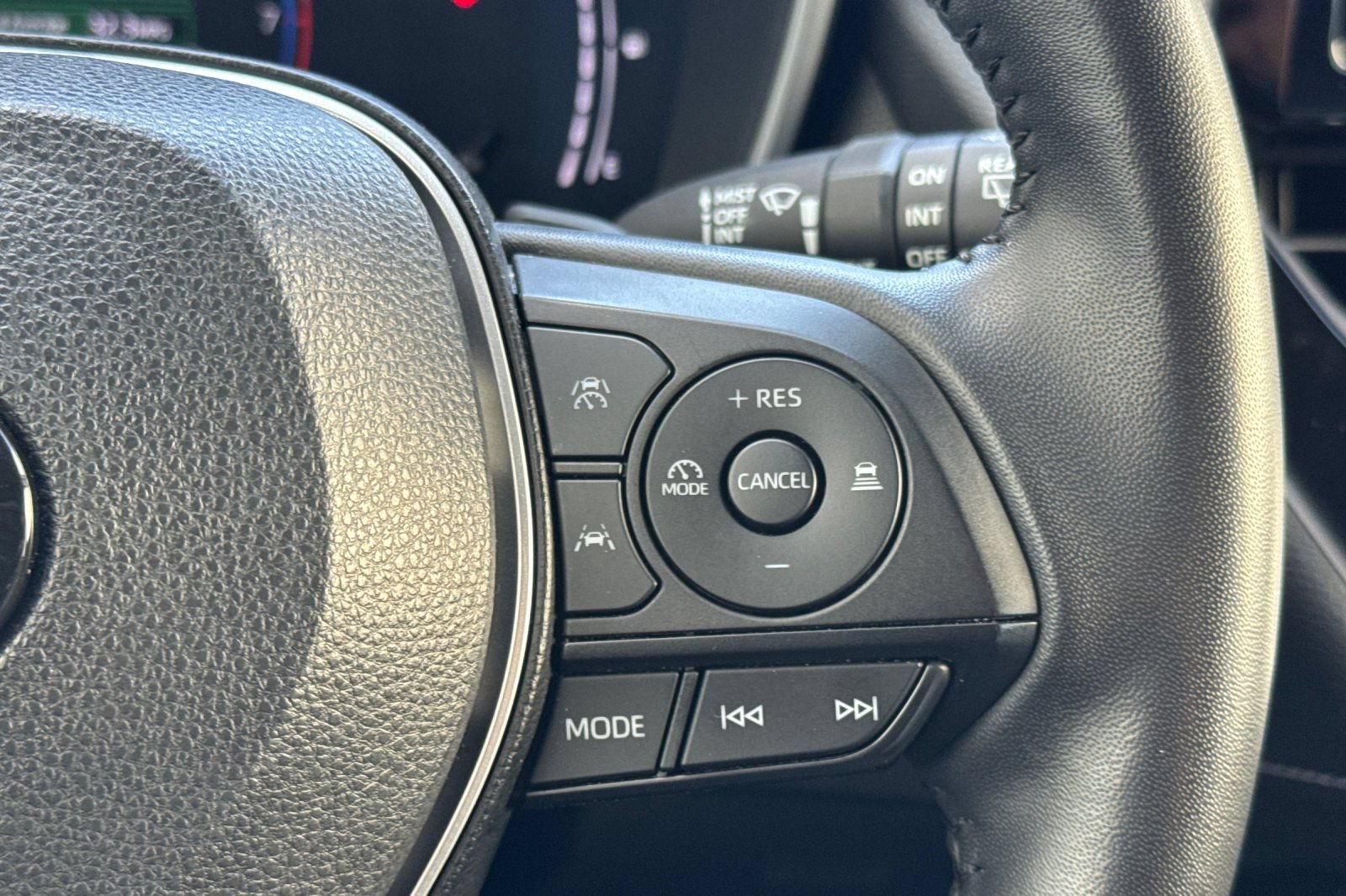 Certified 2025 Toyota Corolla XSE FWD image 31