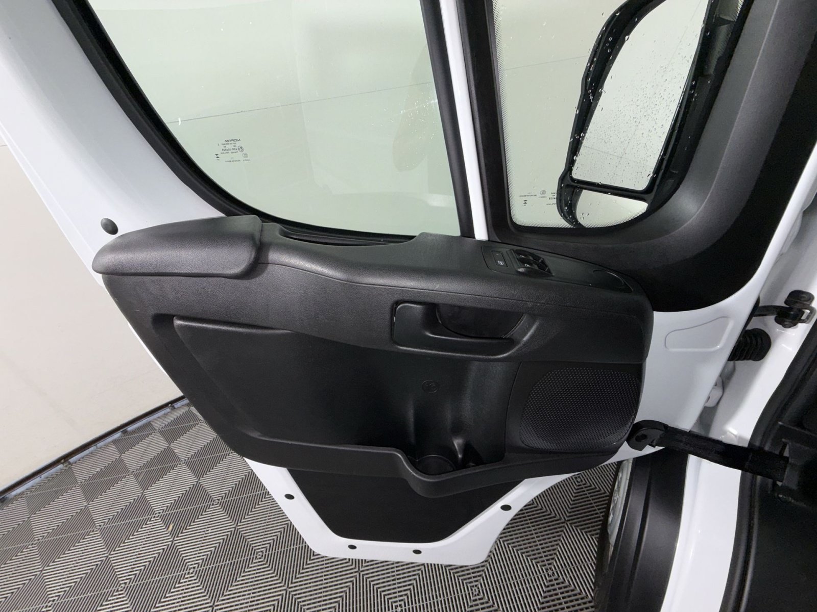 Used 2025 RAM ProMaster 2500 w/ U-Haul Equipment Group FWD image 15