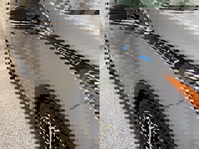 Used 2020 Chevrolet Bolt Premier w/ Infotainment Package image 8