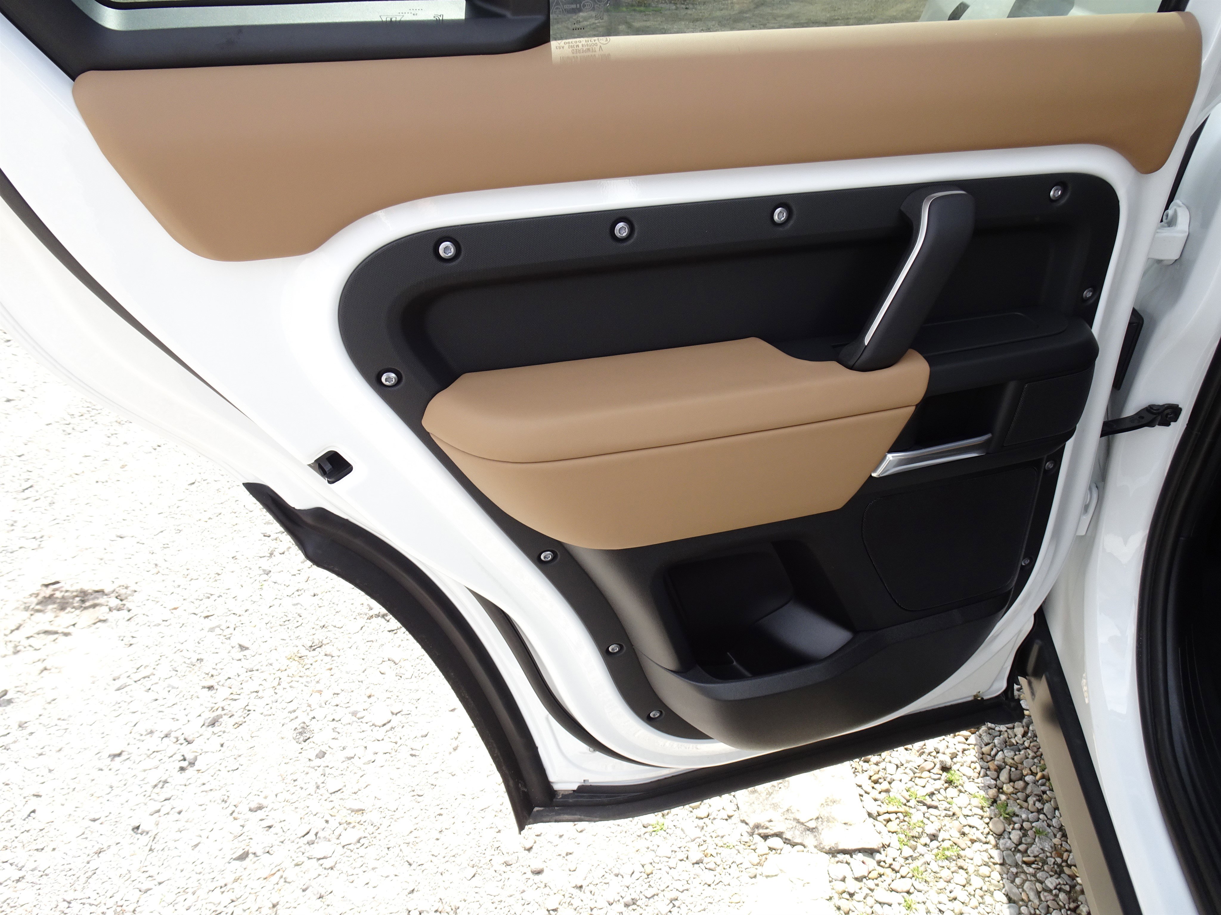 New 2026 Land Rover Defender 110 X-Dynamic SE AWD/4WD image 23