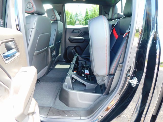 Used 2025 Chevrolet Colorado Z71 w/ Z71 Convenience Package 2 image 26