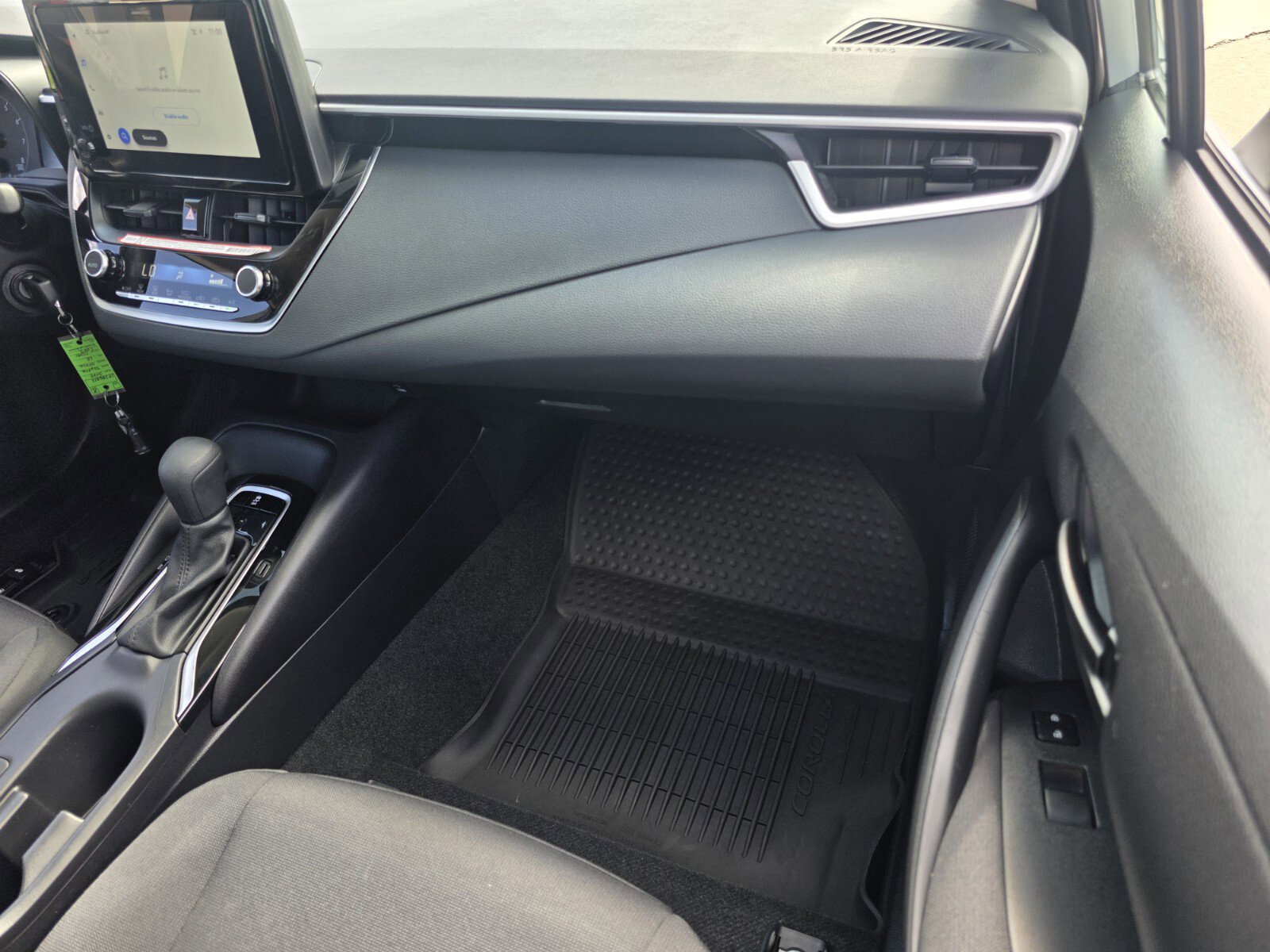 Used 2025 Toyota Corolla LE FWD image 15