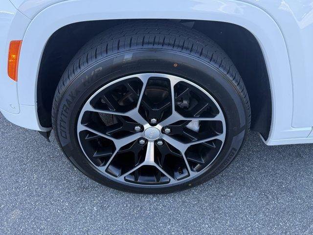 Used 2024 Jeep Grand Cherokee Summit AWD/4WD image 12