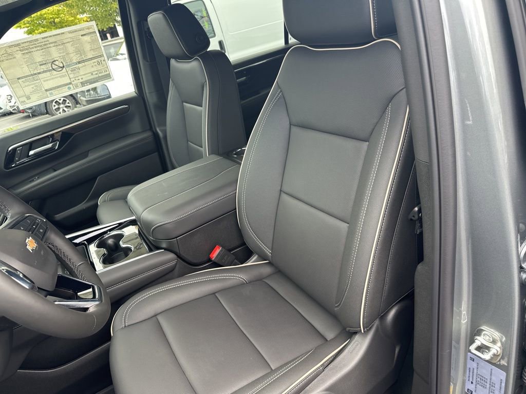 New 2026 Chevrolet Suburban Premier w/ Sun And Tow Package image 9