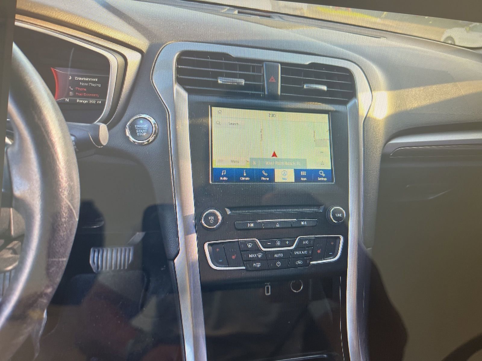 Used 2018 Ford Fusion SE w/ Equipment Group 602A FWD image 9