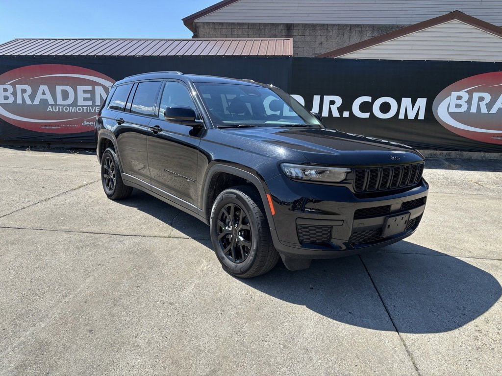 Used 2024 Jeep Grand Cherokee L Laredo image 1