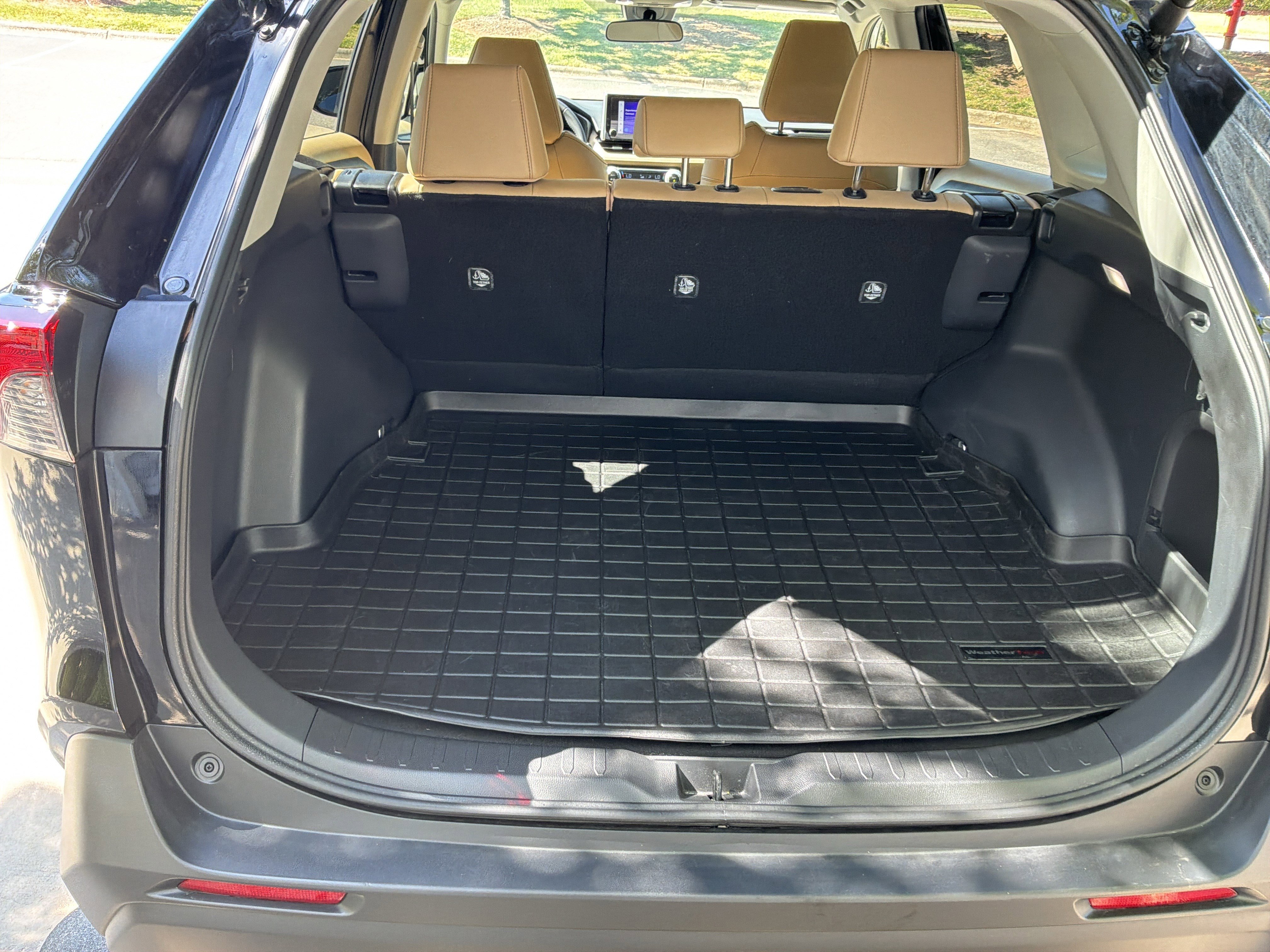 Used 2025 Toyota RAV4 XLE Premium AWD/4WD image 32