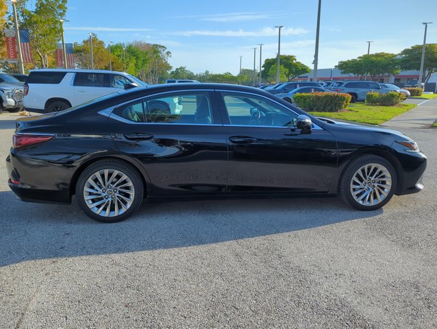 Used 2019 Lexus ES 350 w/ Luxury Package image 4