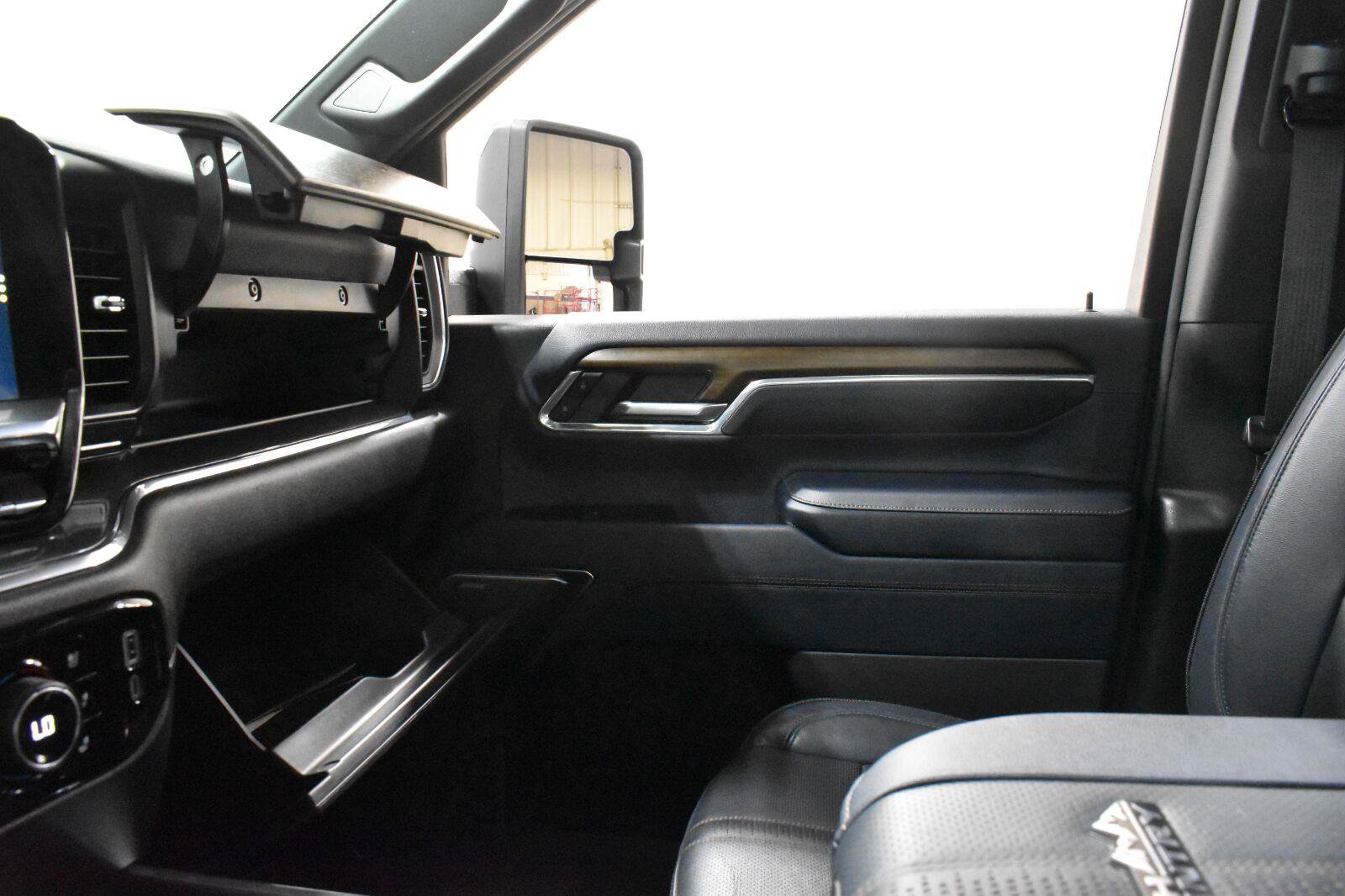 Used 2024 Chevrolet Silverado 3500 High Country w/ High Country Premium Package AWD/4WD image 18