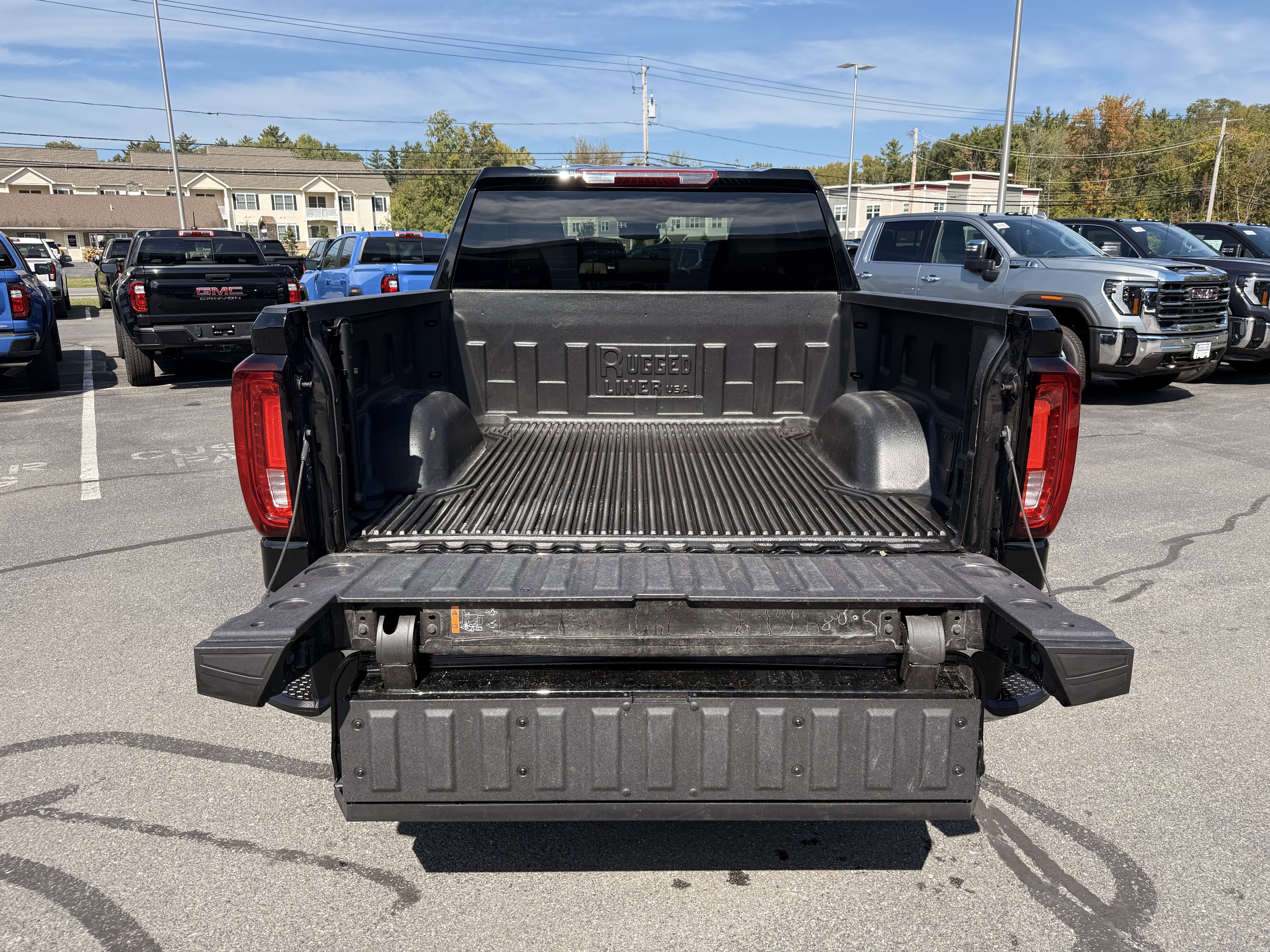 Certified 2025 GMC Sierra 1500 SLT image 5