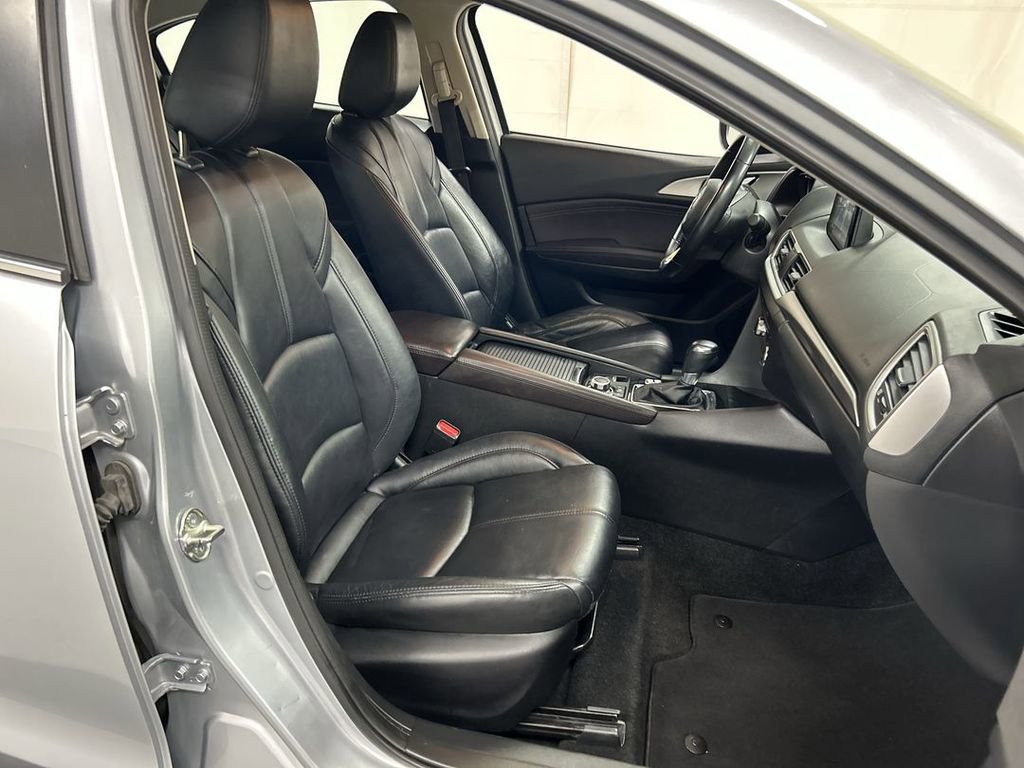 Used 2017 MAZDA MAZDA3 Touring FWD image 23