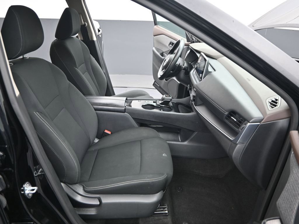 Used 2023 Nissan Rogue S image 24