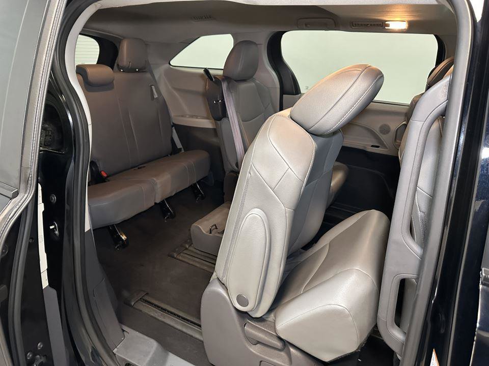 Certified 2021 Toyota Sienna XLE image 34