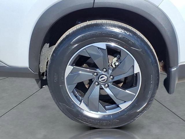 Used 2024 Nissan Rogue SV w/ SV Premium Package image 4