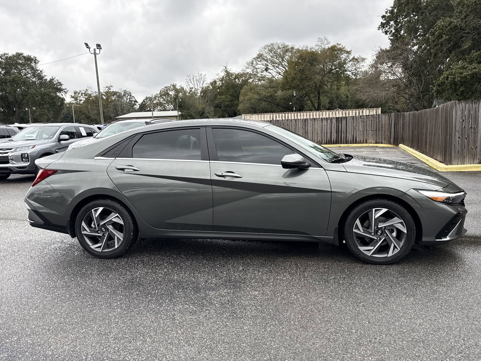 Used 2025 Hyundai Elantra SEL image 6