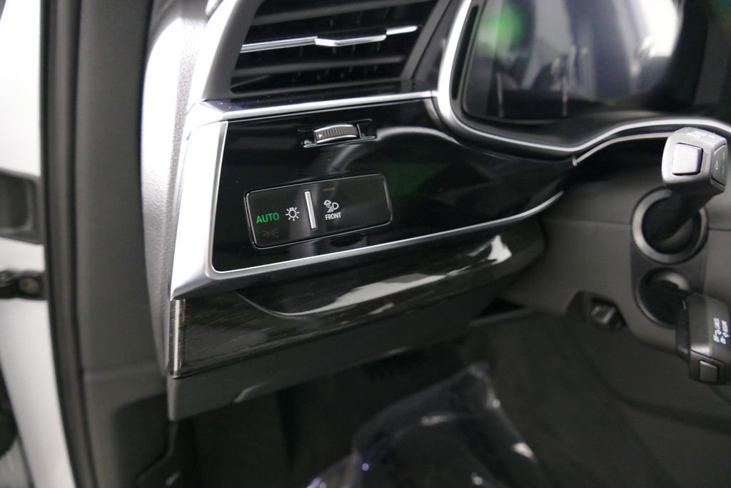 Used 2025 Audi Q7 3.0T Premium Plus w/ Premium Plus Package AWD/4WD image 19