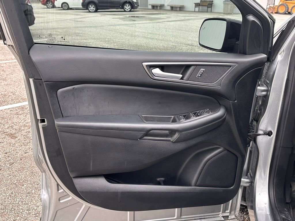 Used 2022 Ford Edge SE w/ Black Appearance Package image 12