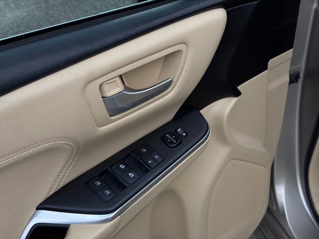 Used 2017 Toyota Camry XLE FWD image 12