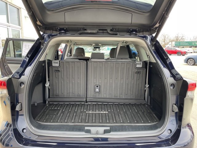 Used 2023 Toyota Highlander L image 13