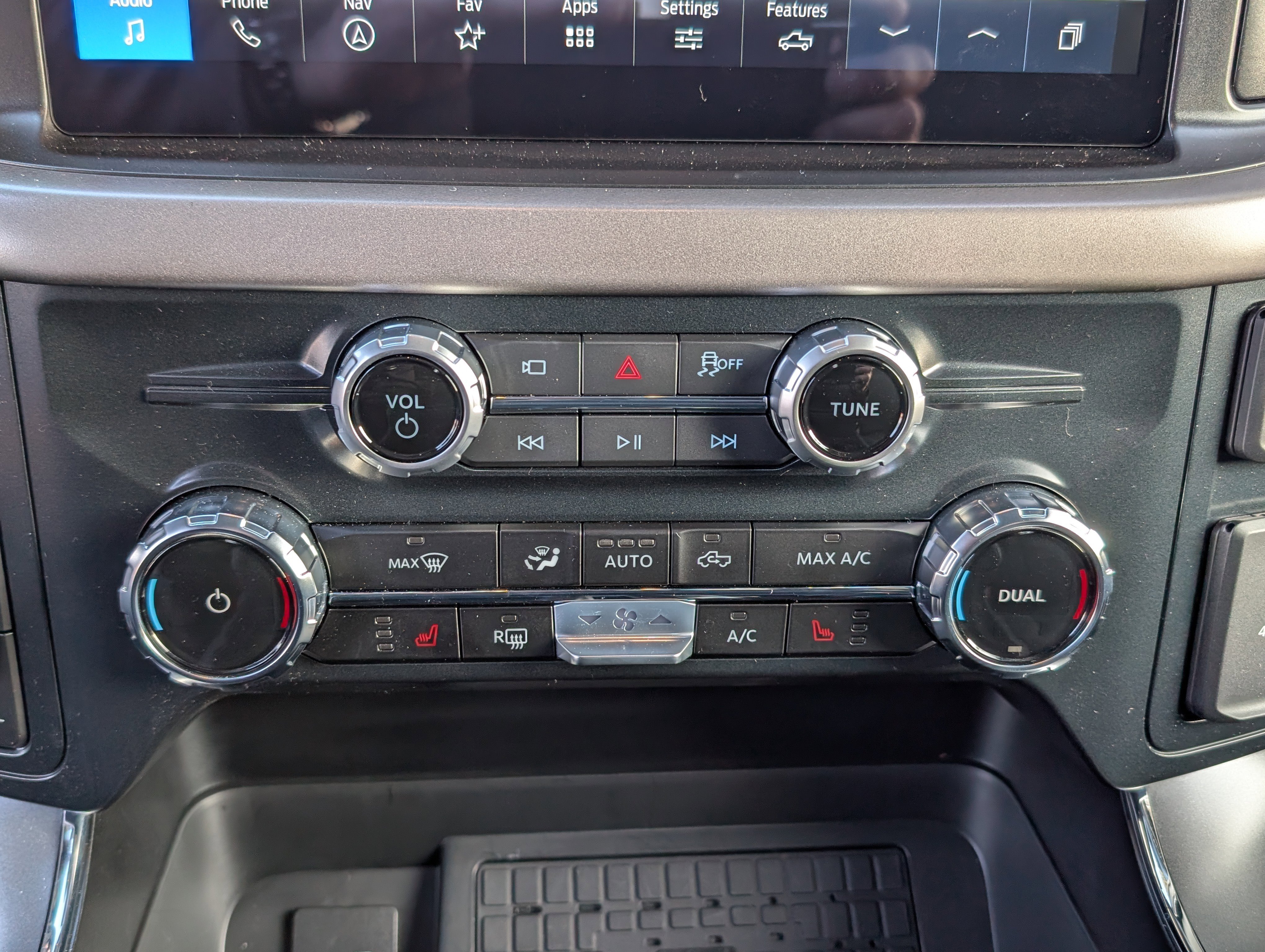 New 2025 Ford F150 XLT w/ Equipment Group 302A MID image 26