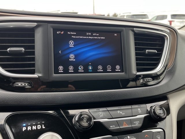 Used 2018 Chrysler Pacifica Touring-L image 47