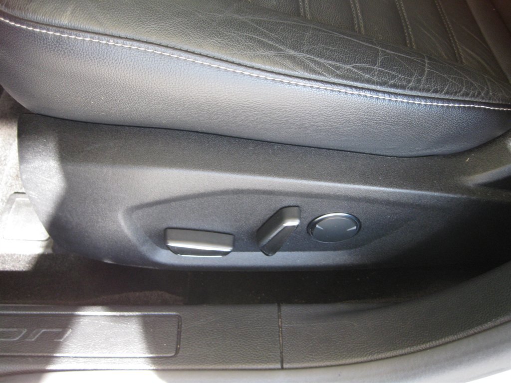 Used 2018 Ford Fusion SE w/ Fusion SE Technology Package FWD image 14