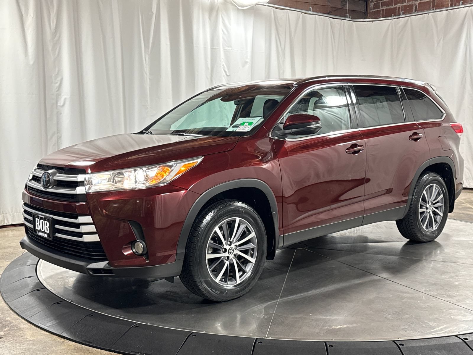 Used 2019 Toyota Highlander XLE w/ Carpet Mat Package (TMS)