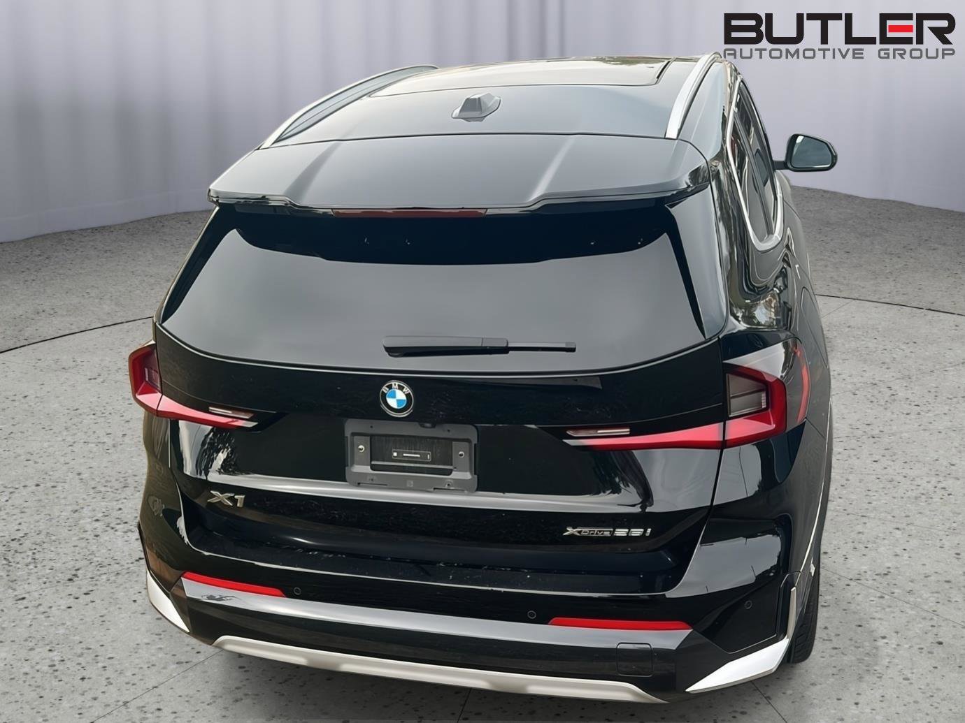 Certified 2025 BMW X1 xDrive28i w/ Convenience Package image 9