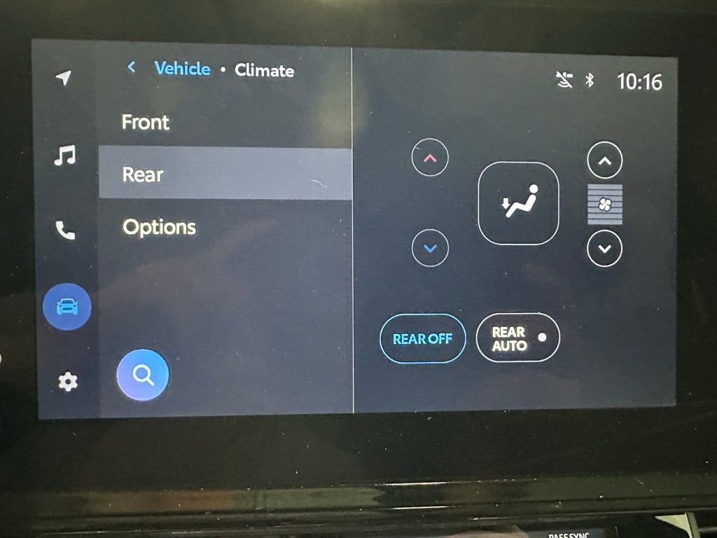 Used 2025 Toyota Sienna LE image 31