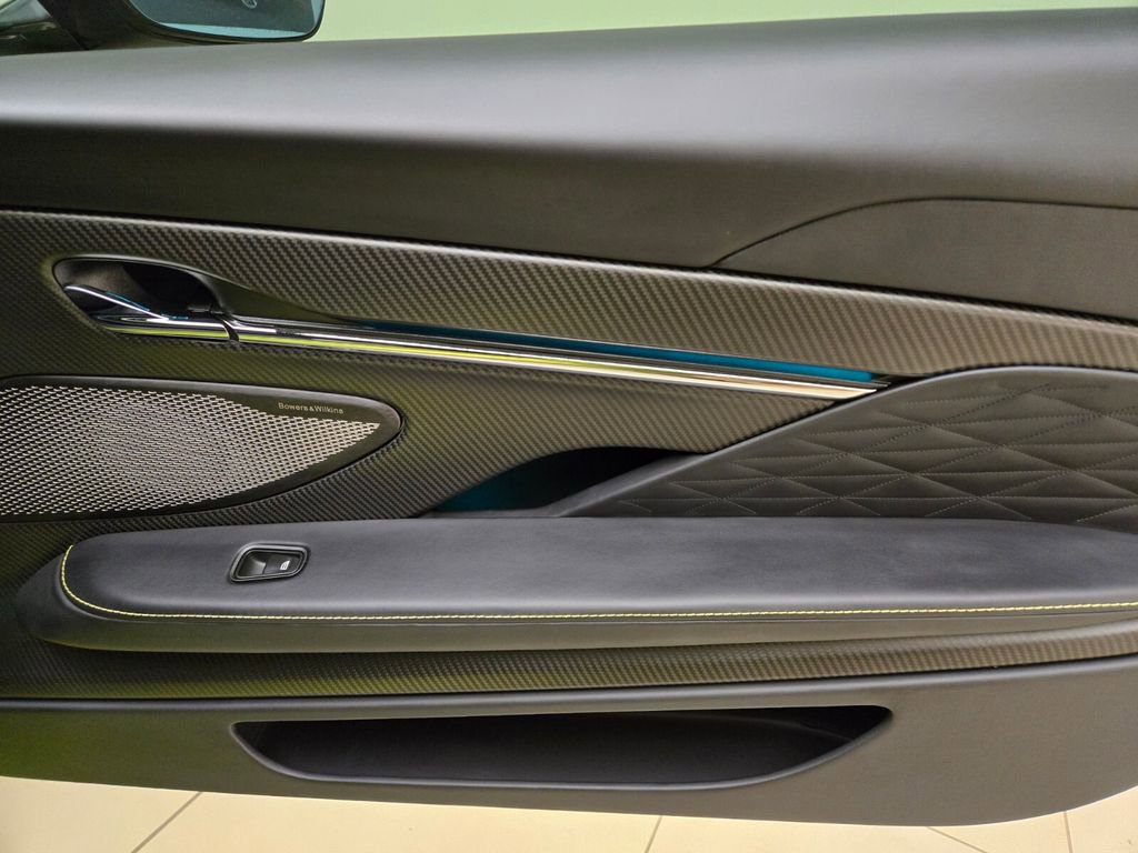 Used 2024 Aston Martin DB12 Coupe RWD image 25