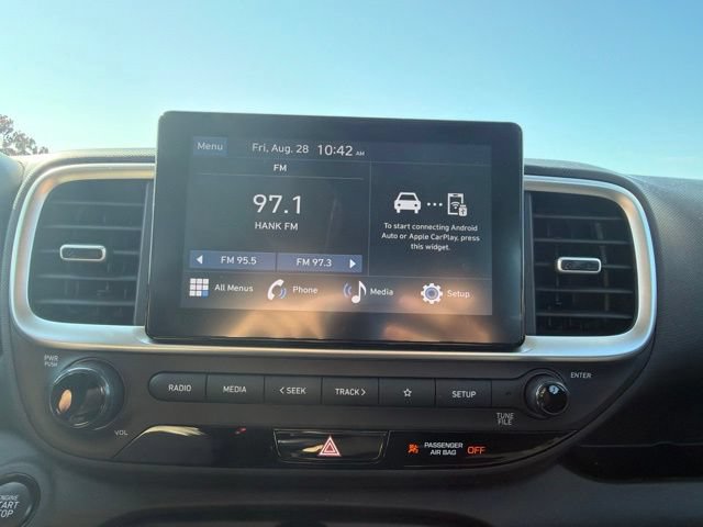 Used 2025 Hyundai Venue FWD image 23