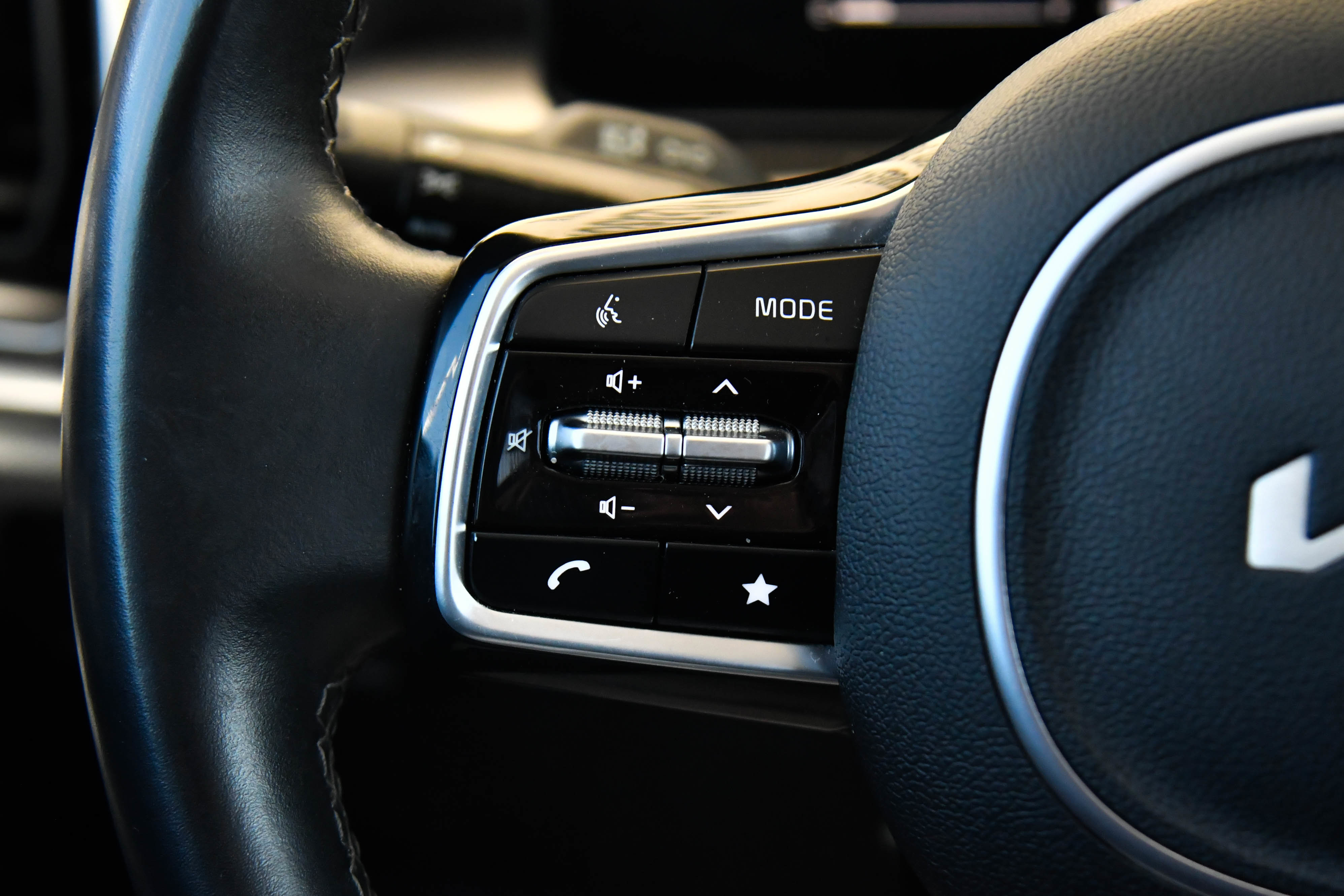 Used 2024 Kia Sorento S image 35