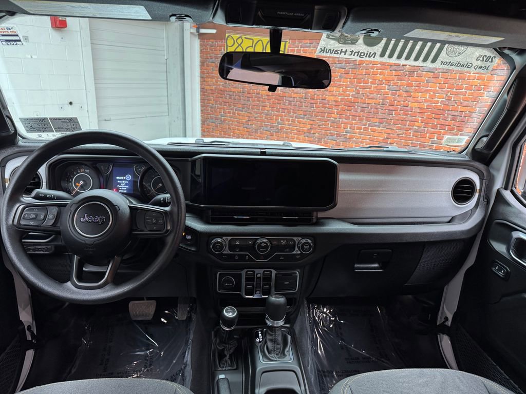 Used 2025 Jeep Gladiator Sport AWD/4WD image 13